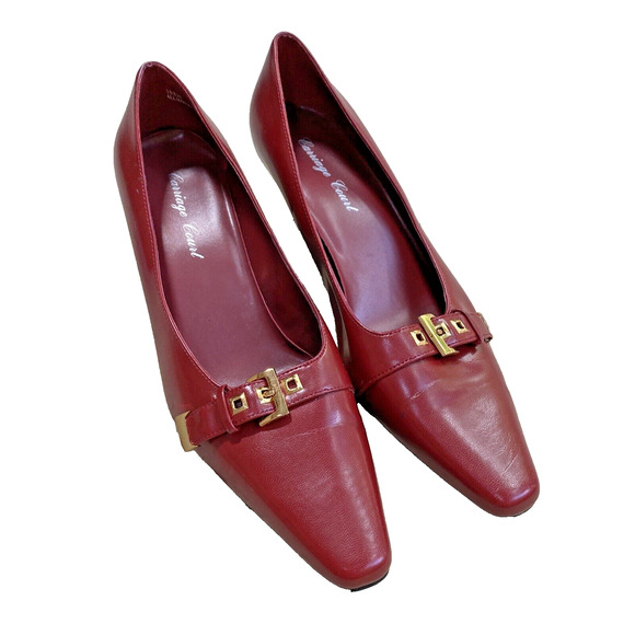 Vintage Carriage Court Buckleup Red Pumps Gold Buckles 9M Mid Heel Career Shoes - Picture 2 of 12